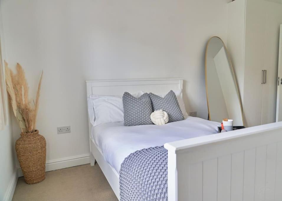 Stunning Luxury 2 Bed Apartment With En-Suite In Wokingham City Centre Bagian luar foto