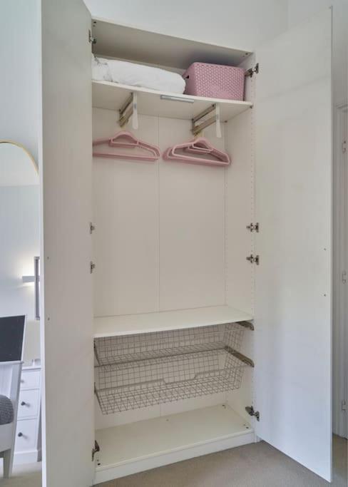 Stunning Luxury 2 Bed Apartment With En-Suite In Wokingham City Centre Bagian luar foto