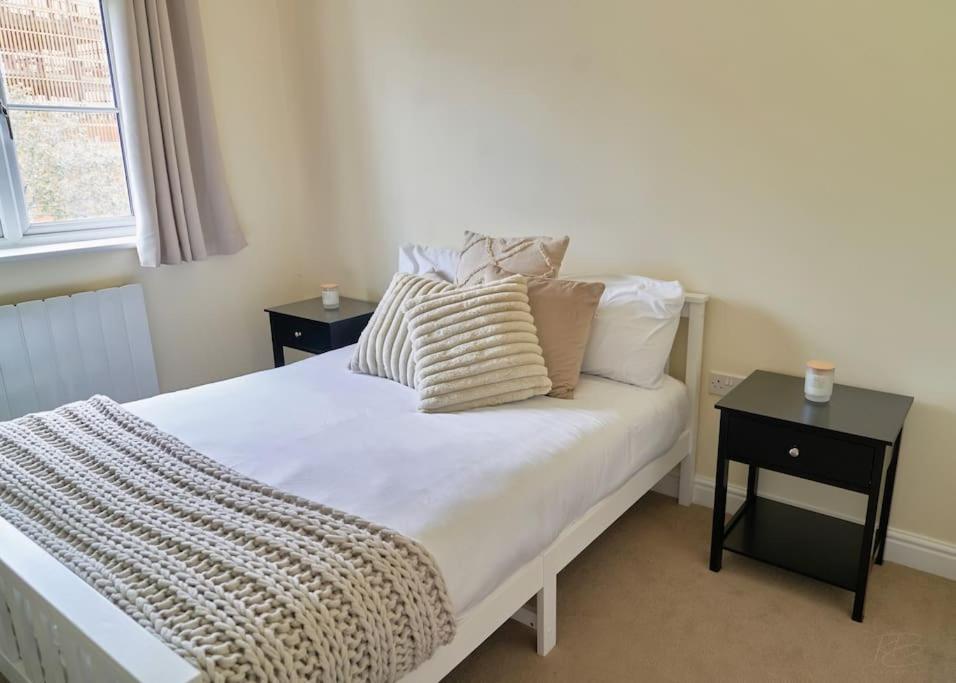 Stunning Luxury 2 Bed Apartment With En-Suite In Wokingham City Centre Bagian luar foto