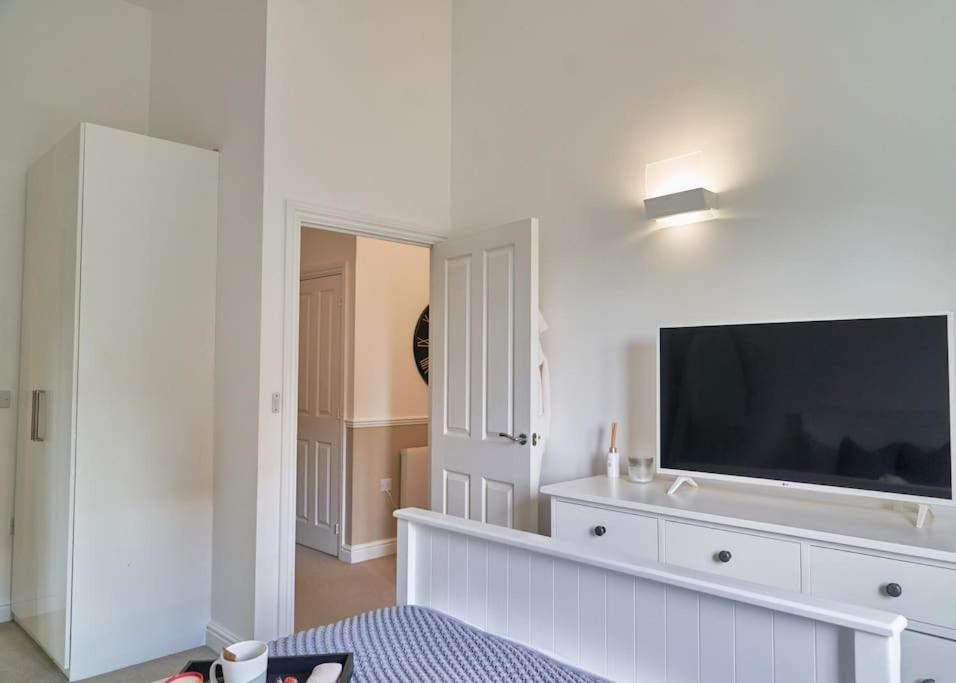Stunning Luxury 2 Bed Apartment With En-Suite In Wokingham City Centre Bagian luar foto