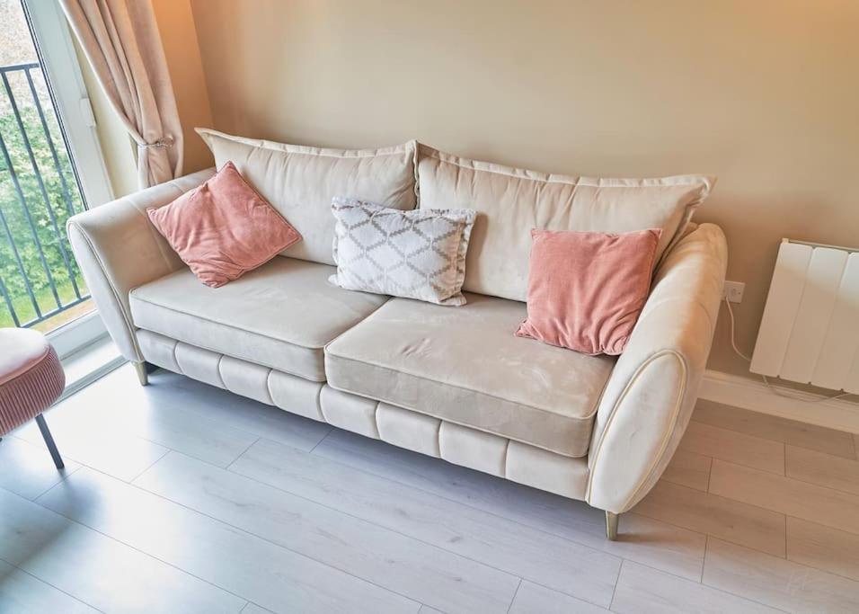 Stunning Luxury 2 Bed Apartment With En-Suite In Wokingham City Centre Bagian luar foto