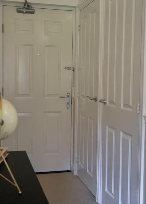 Stunning Luxury 2 Bed Apartment With En-Suite In Wokingham City Centre Bagian luar foto