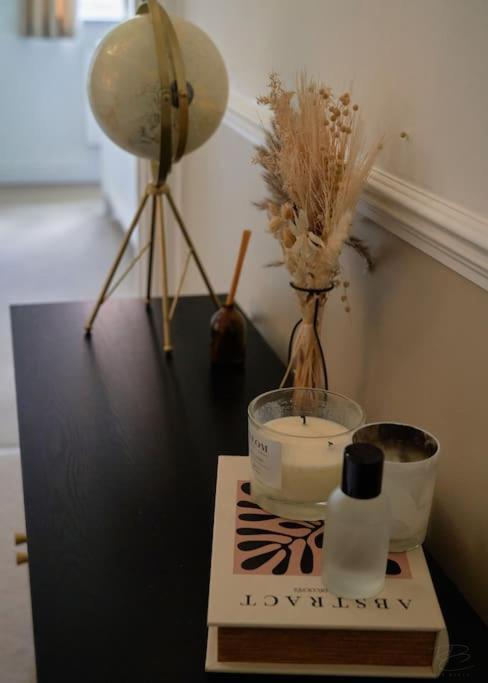 Stunning Luxury 2 Bed Apartment With En-Suite In Wokingham City Centre Bagian luar foto